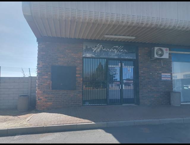 1,500M² BUILDING FOR SALE IN THREE RIVERS EAST